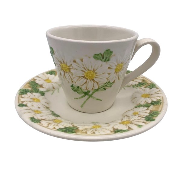 Vintage Metlox Poppytrail Sculptured Daisy - Coffee Cup and Saucer - Picture 1 of 8